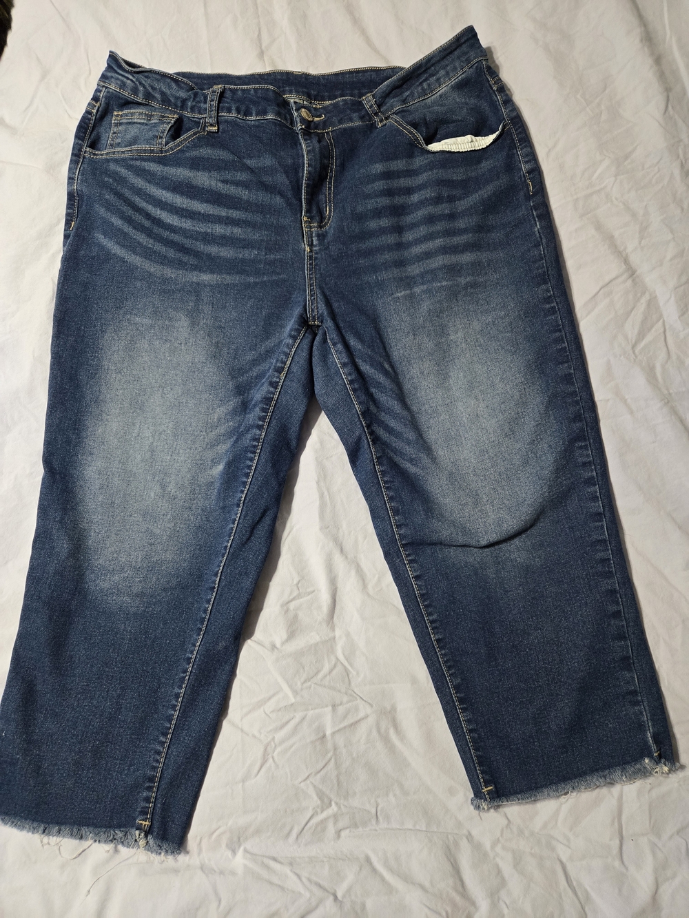 Dark Wash Cropped Capri Jeans